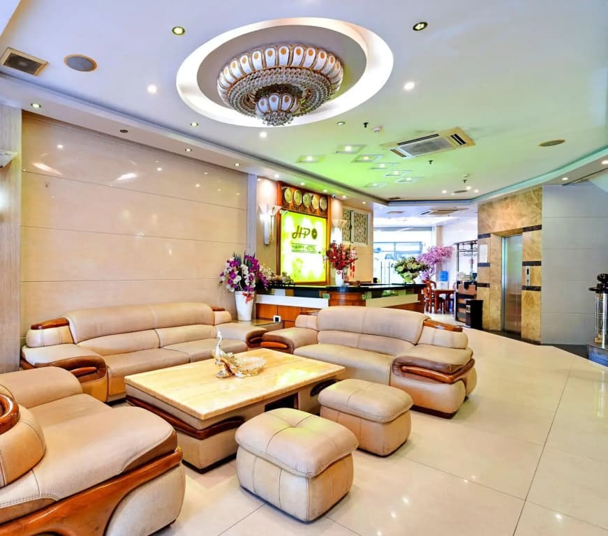 S79 Happy Hotel - photo 2