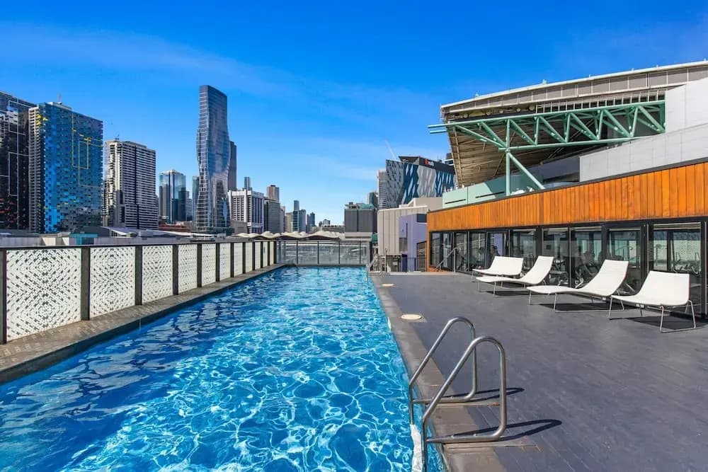 Chic 1-bed With Harbour Views & Pool by Tram Line - photo 6