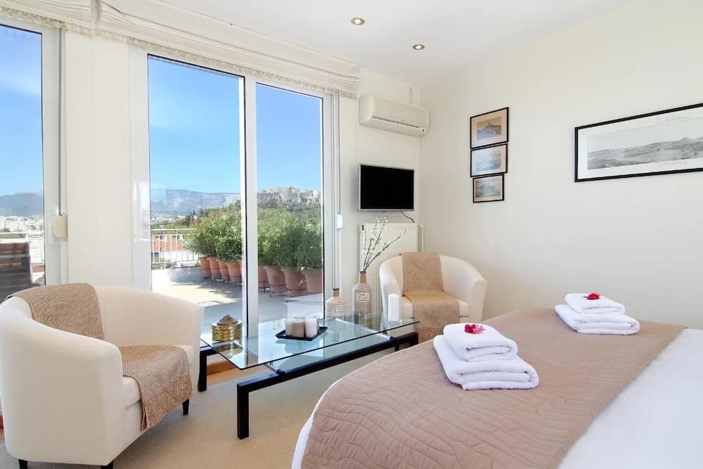 Stylish studio loft with Superb balcony - photo 4