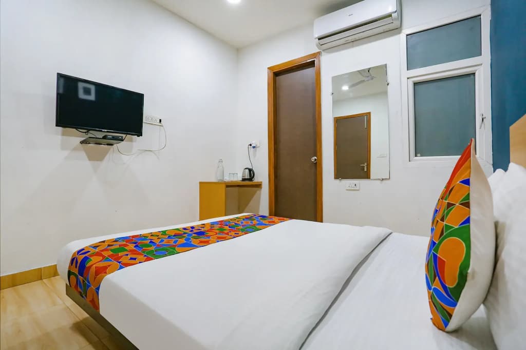 Hotel Silver Saffron Peeragarhi - photo 4