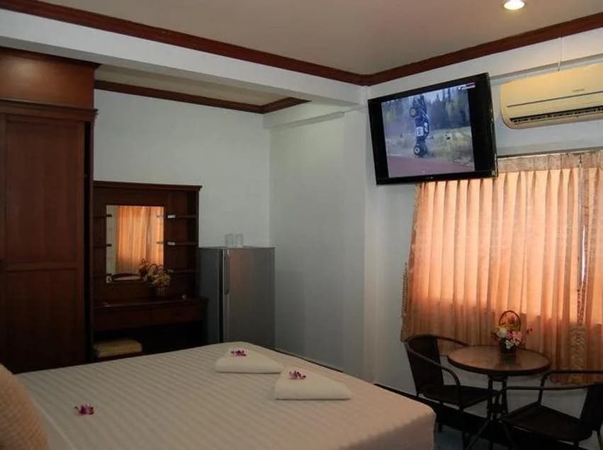Green Hotel - photo 7