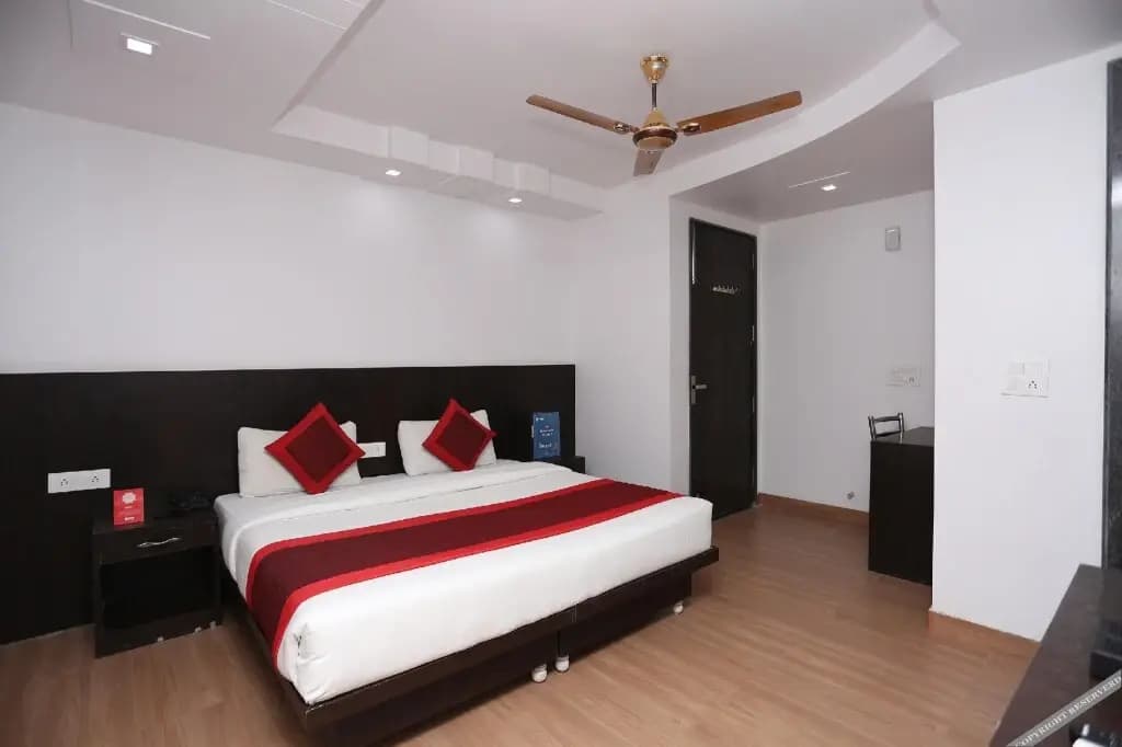 The Curtis By OYO Rooms - photo 10