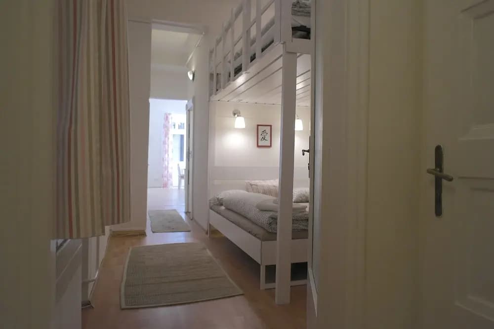 Budget Apartment by Hi5 - Veres Pálné - photo 2