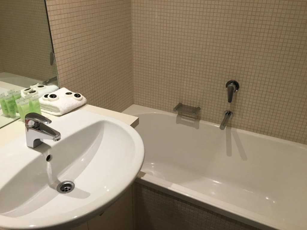 Harbour Escape Apartments - photo 9