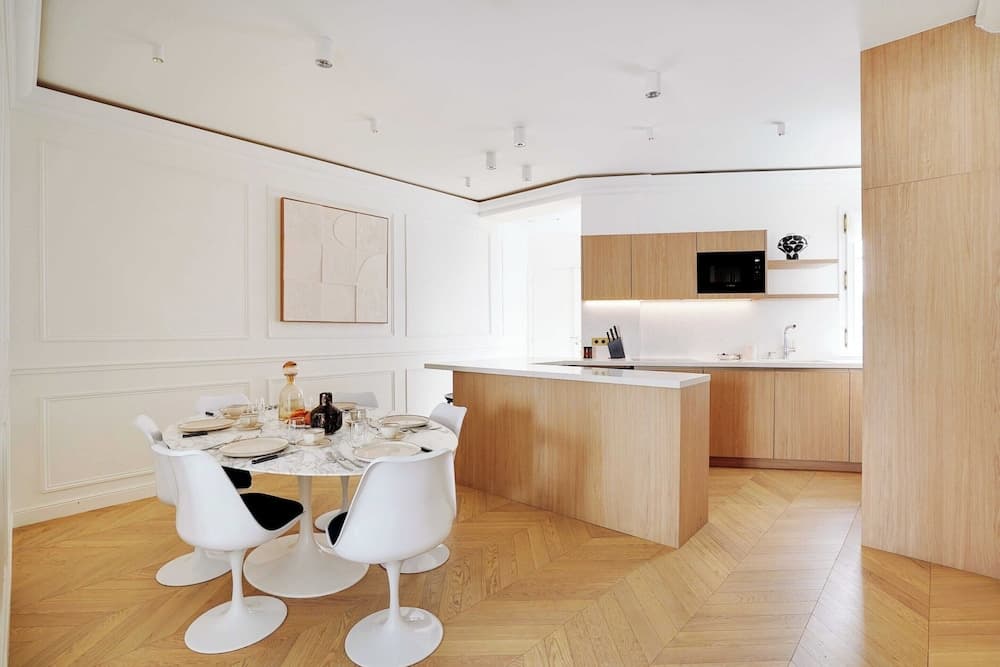 Elegant A/C Apt 2br/6p - Paris 17th/monceau - photo 10