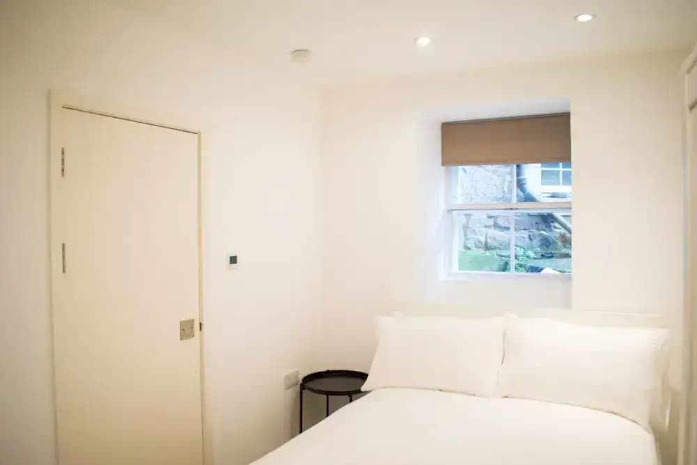 Bright And Modern 2 Bedroom Flat - photo 3