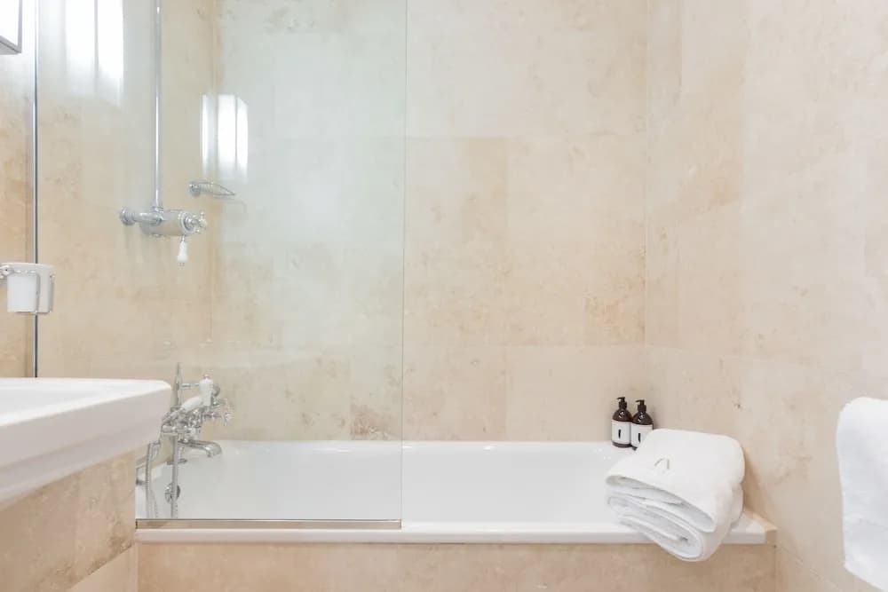 2 Bdr Queens Gardens by the Residences - photo 7