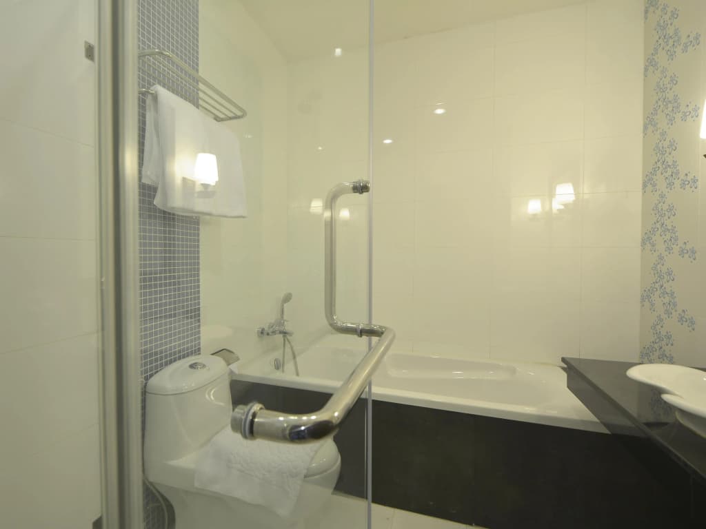 Patong Palace Hotel - photo 8