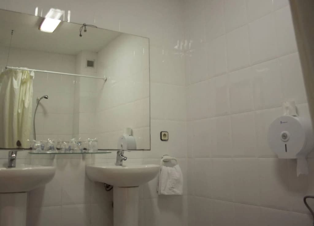 Hostal Bedmates - photo 7