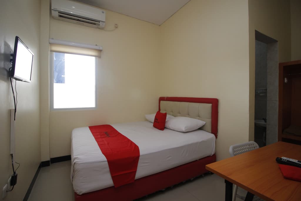 RedDoorz Plus @ Jalan Pemuda Jakarta - photo 3