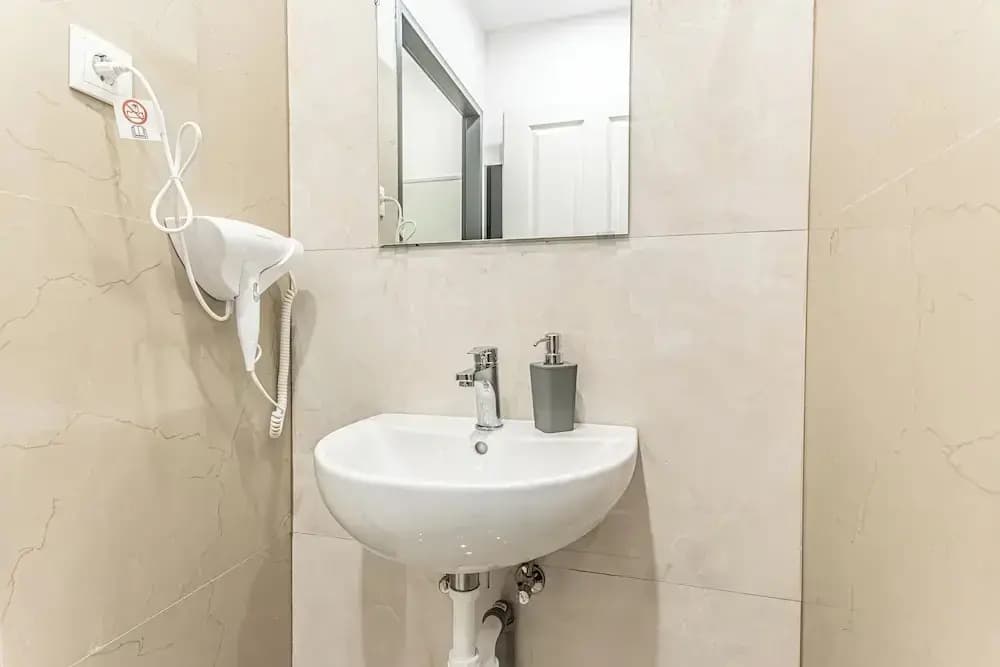 4BR Apt. for Groups 6-Min to Stadthalle - photo 34
