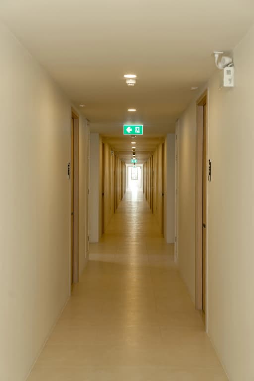 1BR Ozone Oasis Pool Gym & Beach Shuttle Apartments - photo 17