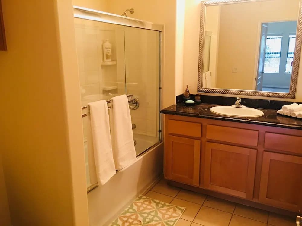 DTLA Apartment With Parking and Pool - photo 10