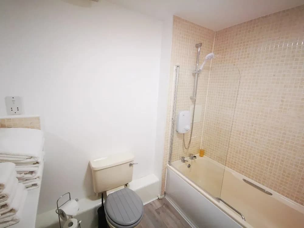 McDonald Road Apartment - photo 8