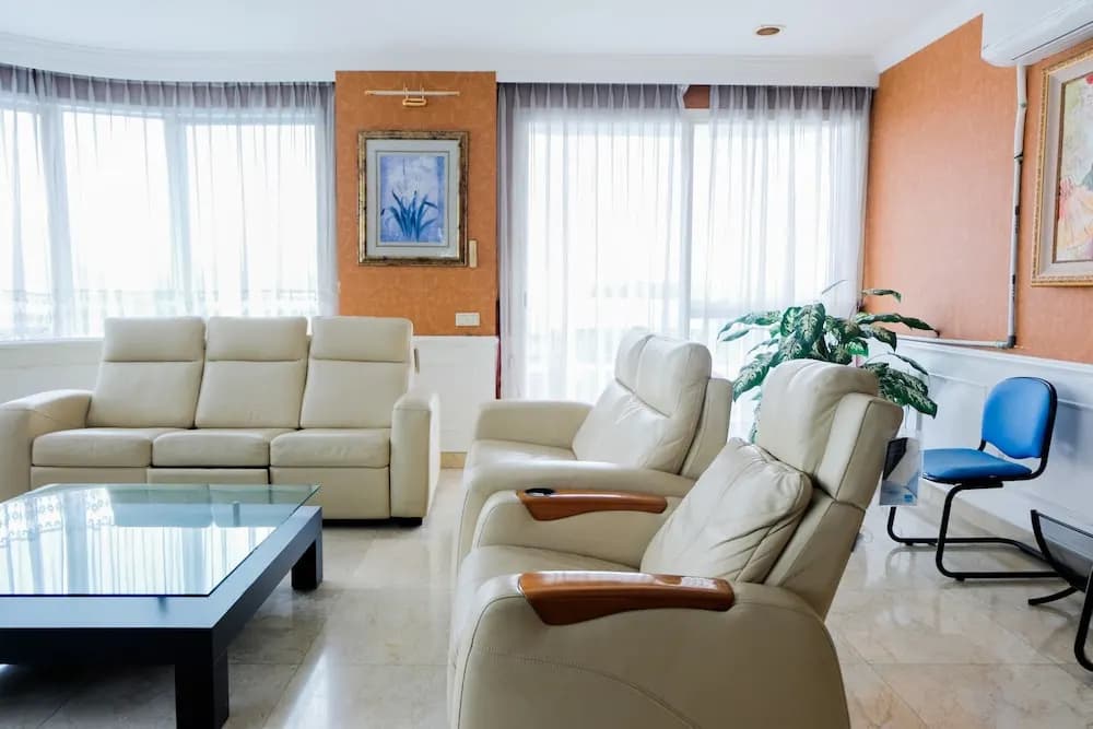 Spacious 2BR Park Royale Apartment - photo 5
