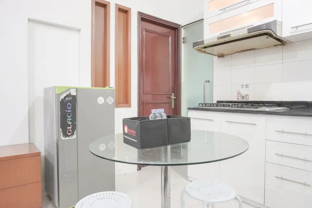 Fully Furnished And Comfy 2Br Apartment At Gajah Mada Mediterania - photo 1