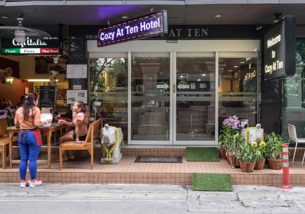 Cozy at Ten Hotel Bangkok - photo 18