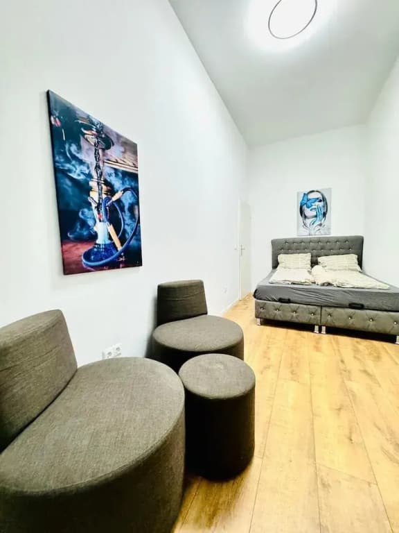 Stylish 9BR Apartment for 18 Guests - photo 21