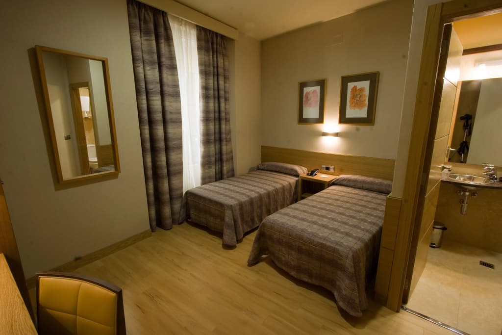 Windsor Puerta del Sol Hostel - photo 20