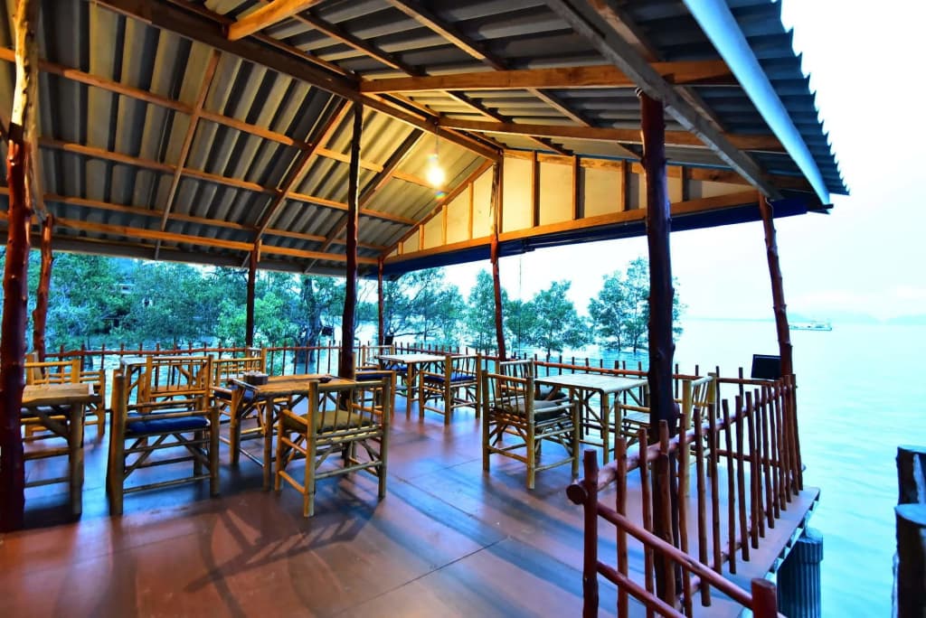 Chomlay Room & Restaurant - photo 3