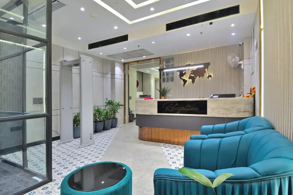 HOTEL UPTOWN - Luxury Restaurant & Rooftop Near Connaught Place - photo 1