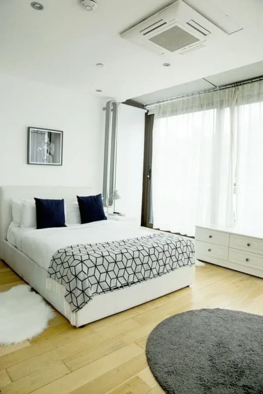 The Holborn Lights - Modern 3BDR Home with Rooftop Terrace & Garage - photo 16