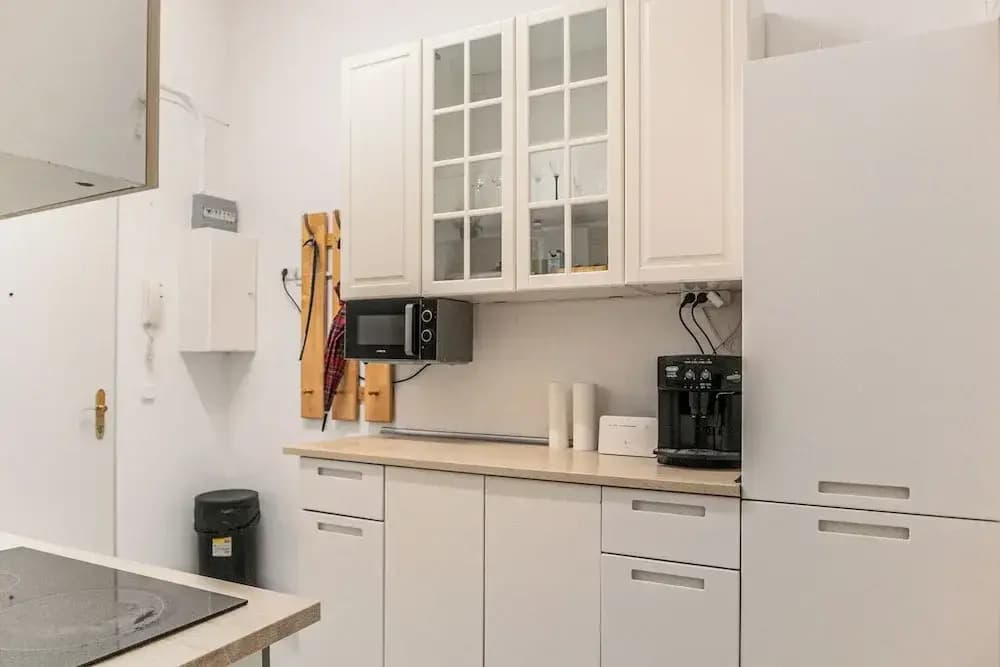 Charming 2BR Apt in Prime Location - photo 16