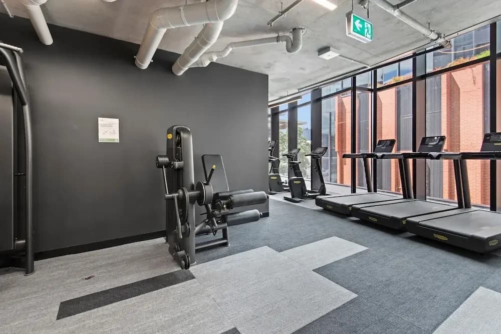 Executive 2-bed Apartment With Views, Gym and Spa - photo 13