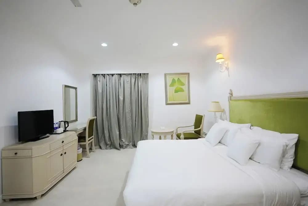 Crown Park Hotel - photo 4