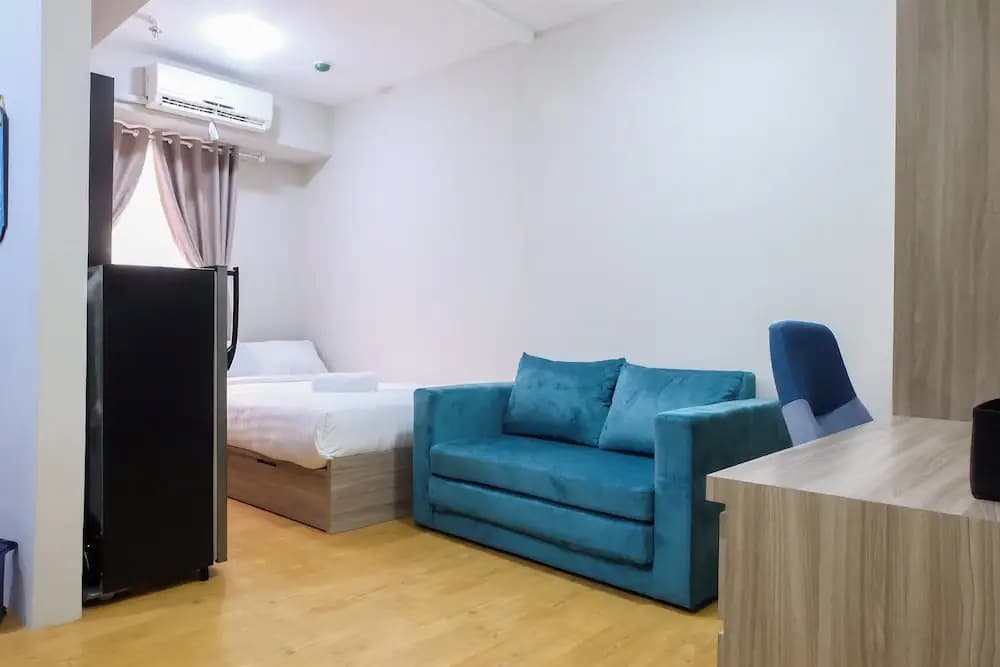 Spacious Pool View Menteng Square Apartment - photo 6