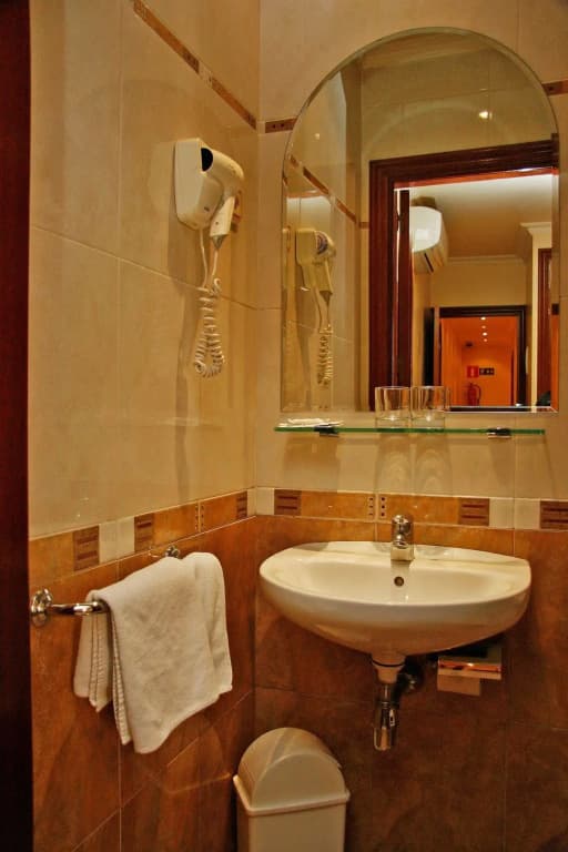 Hostal Victoria II - photo 9