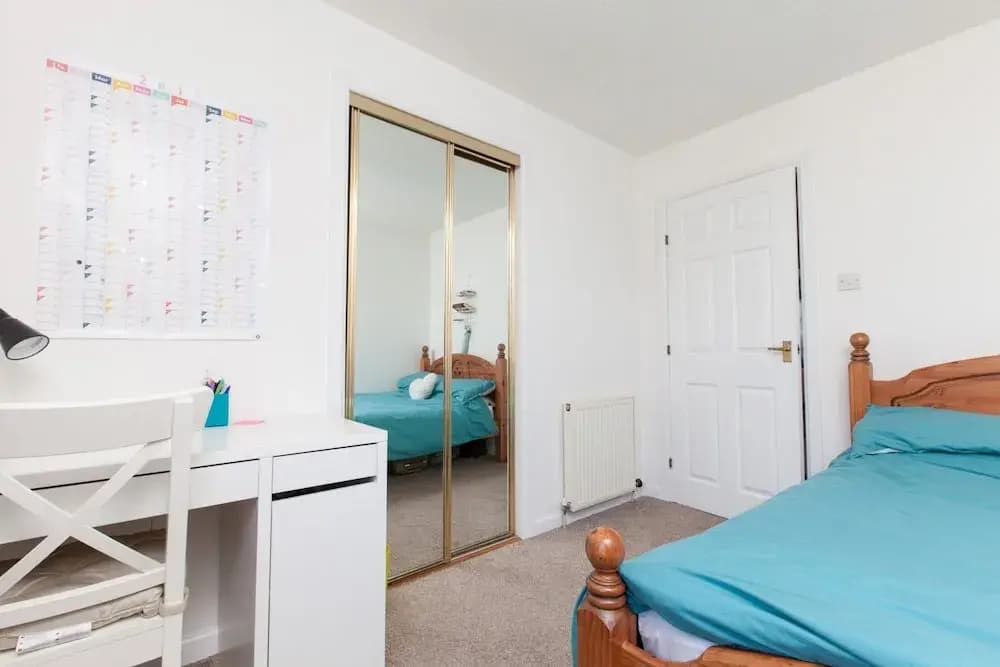 Ideal Fringe Base: Great Value + Free Parking! - photo 10