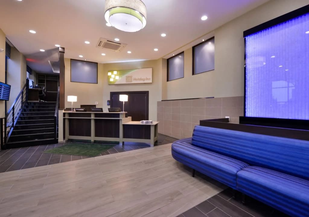 Holiday Inn Express Kennedy Airport - photo 13