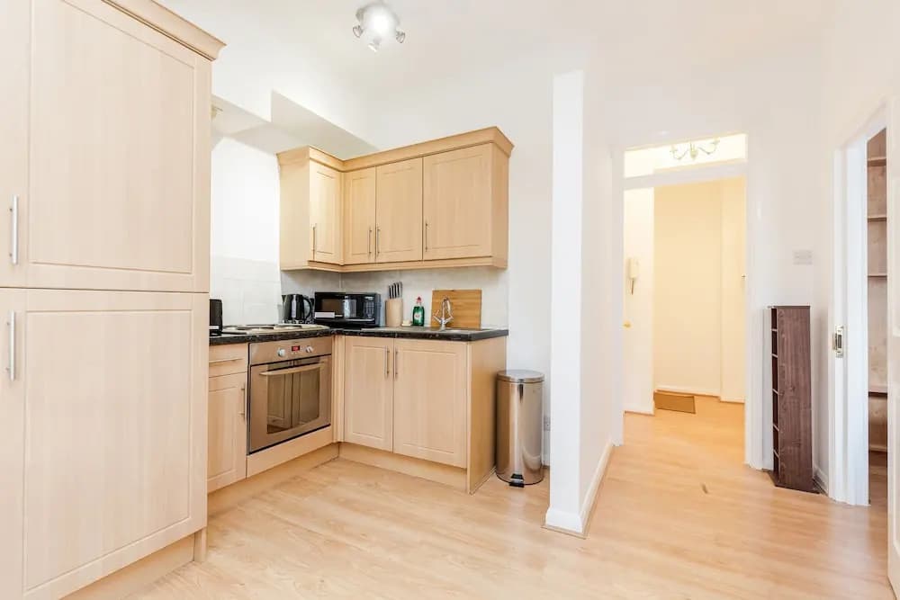 Kings Road Apartments - photo 12