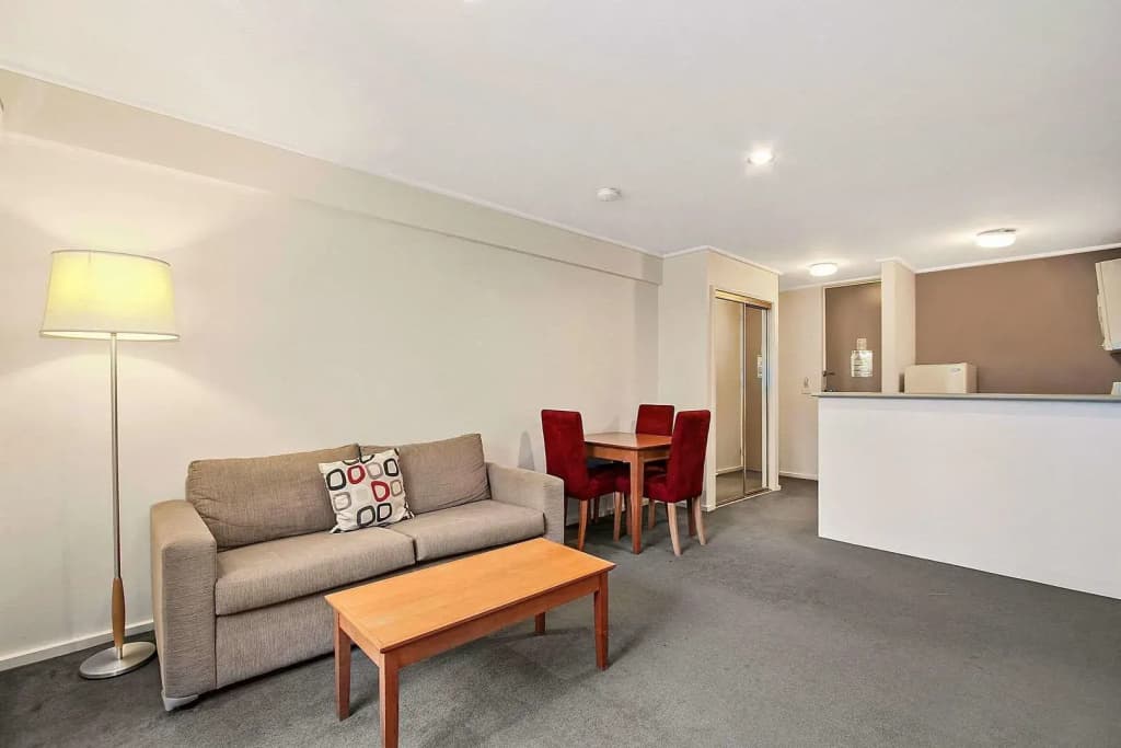 Knox International Hotel & Apartments - photo 12