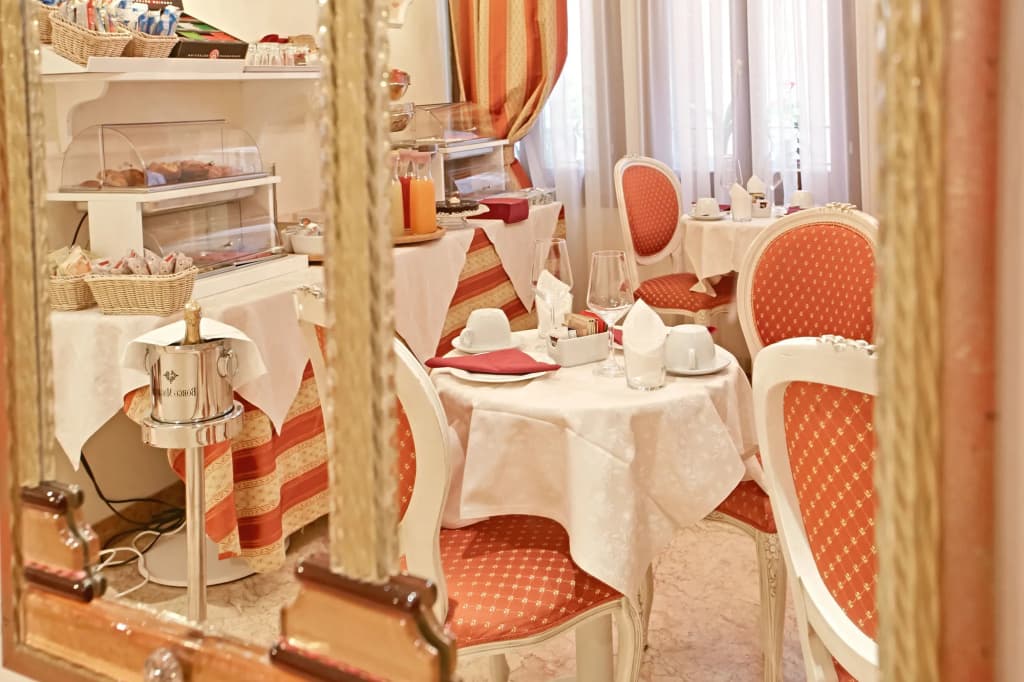 Hotel San Luca - photo 17