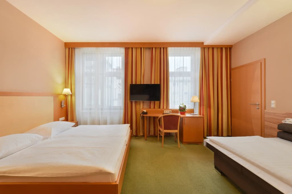 Hotel Lucia - photo 7
