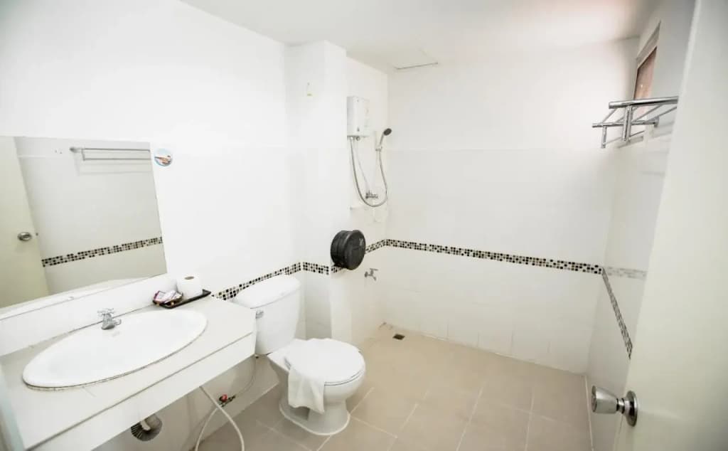 May I Inn - photo 8