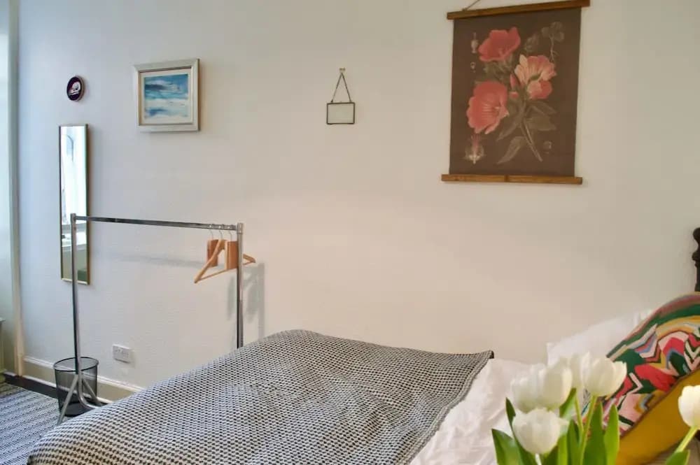 1 Bedroom Flat With Central Location - photo 2