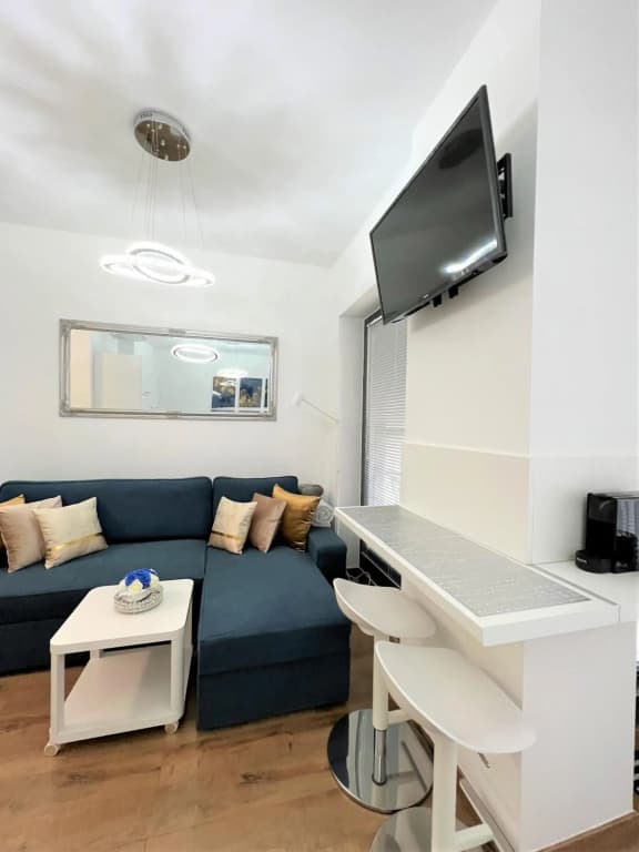 Luxury 5 Star Studio in the City Center with Pool - photo 4