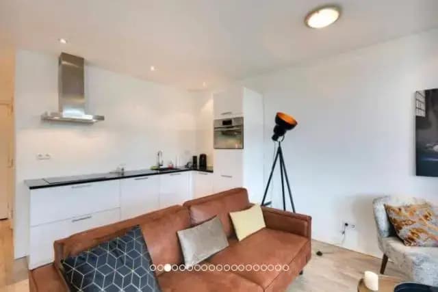 Luxurious Canalview APT with Patio CITY CENTRE - photo 2
