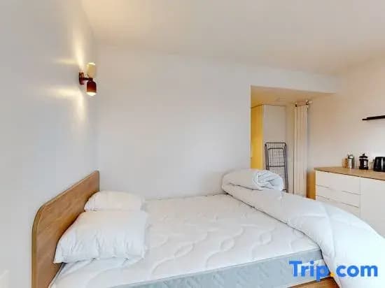 Room 1208 in a premium residence- Sport/laundry - photo 1