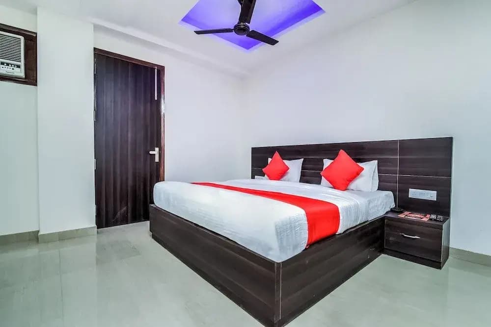OYO 24236 Q Hotel - photo 13
