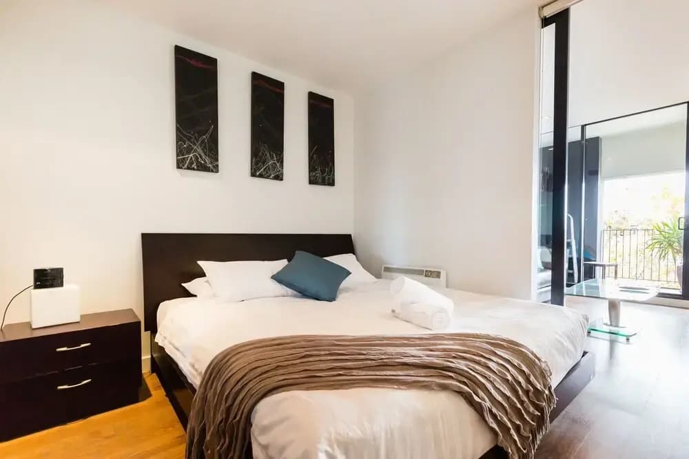 CLEO, 1BDR St.Kilda Apartment - photo 1
