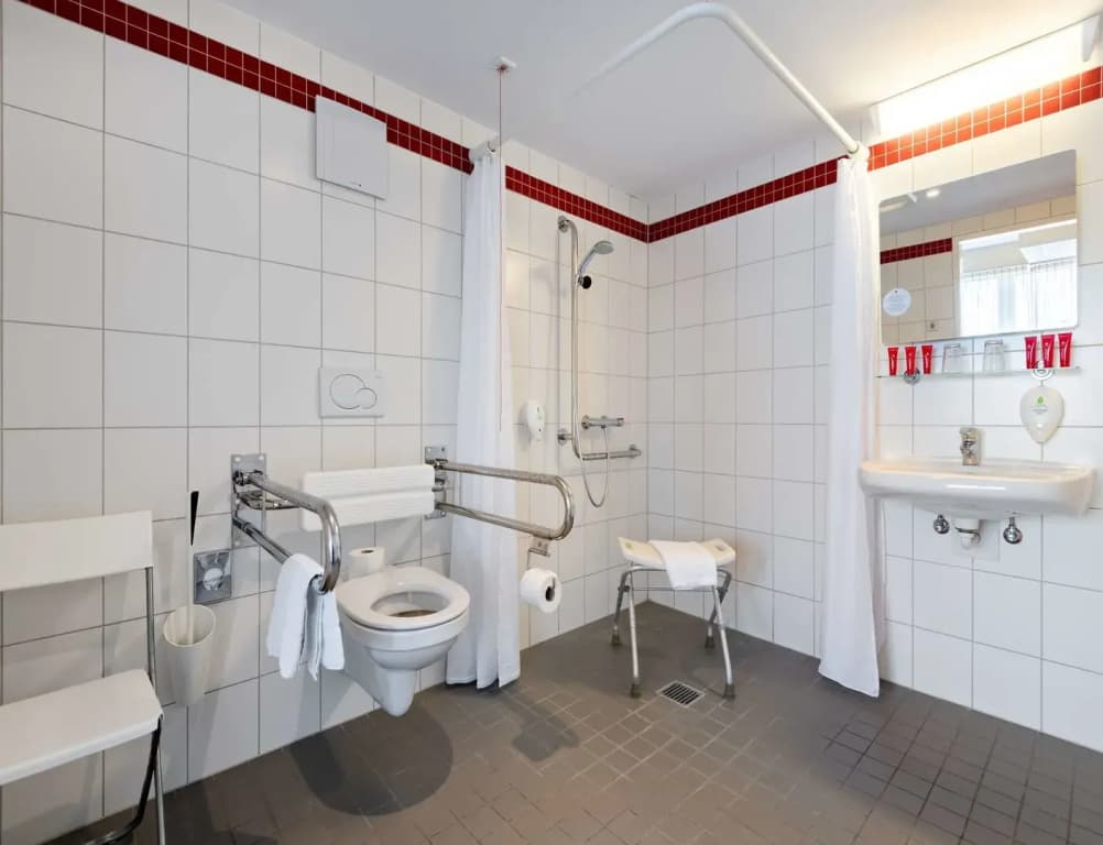 Premier Inn Berlin City Süd - photo 8