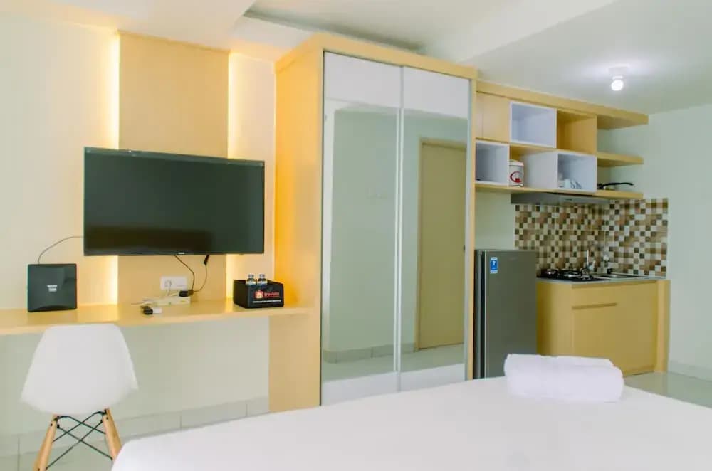 Comfortable And Minimalist Studio At Amethyst Apartment - photo 5