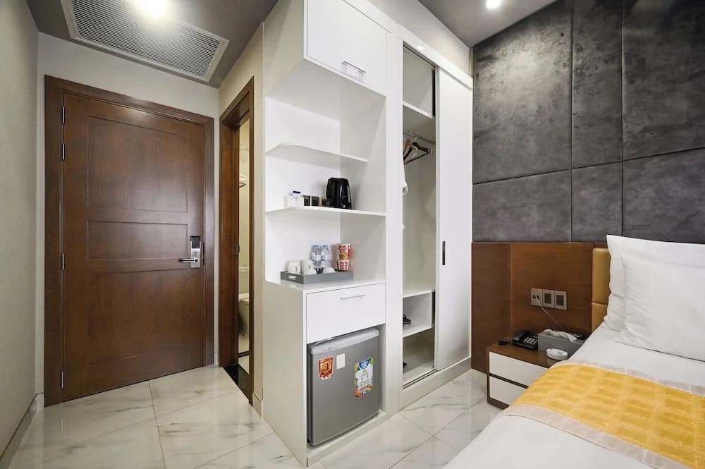 The Moon 1 Hotel - photo 10