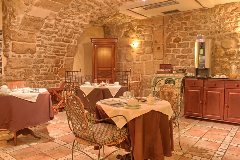 Hotel Les Rives De Notre Dame - photo 18