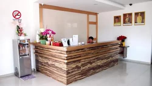 Aloha Hotel - photo 2