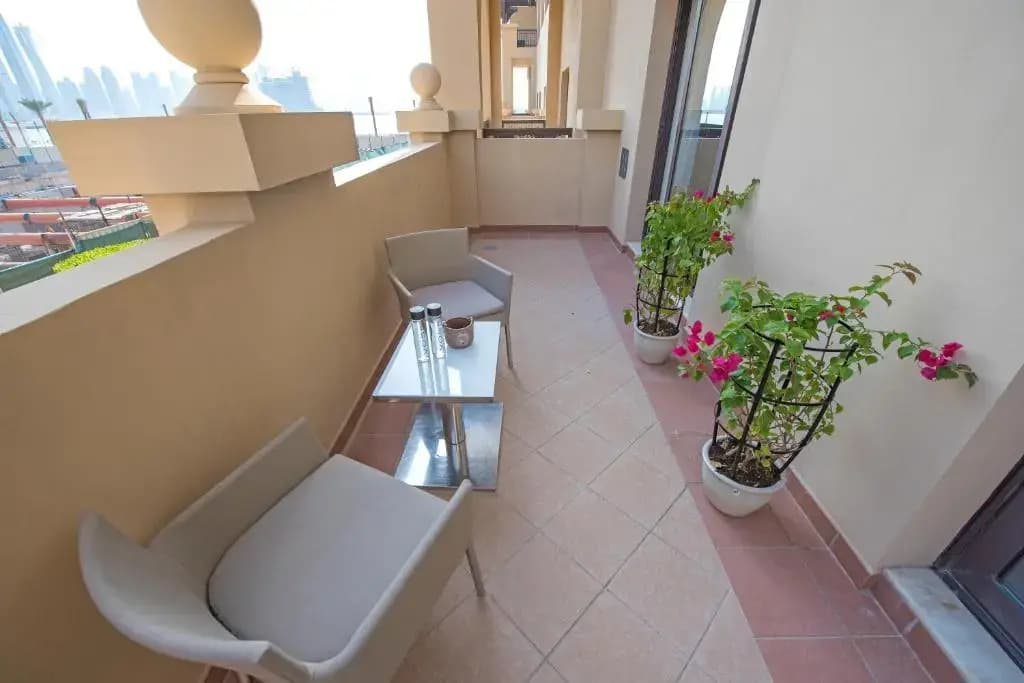 Luxurious 3BR Townhouse with Maid's & Private Pool in Palm Jumeirah - photo 13